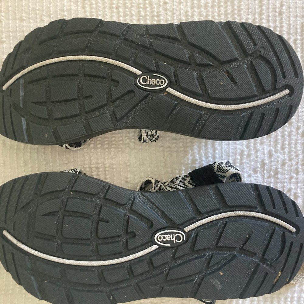 Women's Chacos Brand New Limited Edition Hiking Sandals Size 9 - Picture 4 of 7